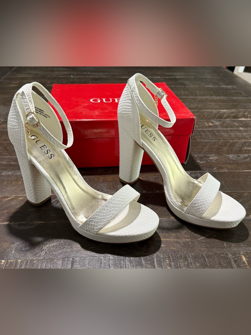 NIB Guess White Snake Embossed Block Heel Sandals Sz 8 Summer Resort Fest Party
